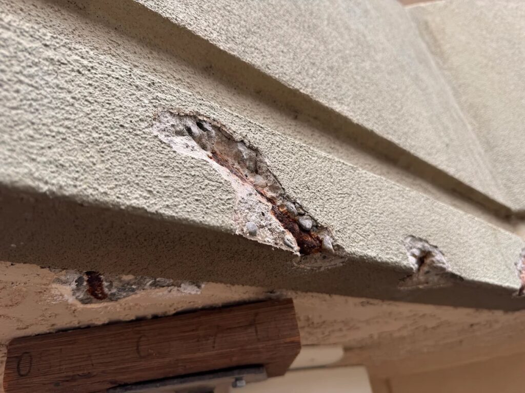 stucco-crack-repair-victoria-bc-close-up-finish